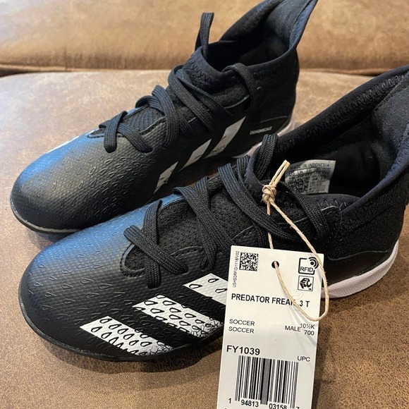 Juniors Adidas Unisex-Child Turf Predator Freak .3 Soccer Cleats, Size 11 - Picture 2 of 7